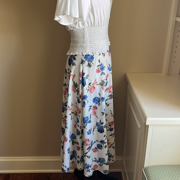 Maxi Floral Skirt Size XS with side zip. Excellent condition. Worn briefly x1. - Picture 3 of 8